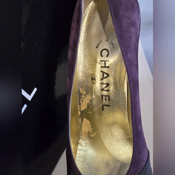 Chanel Vintage Women's Purple Suede and Black Heels - Picture 7 of 16